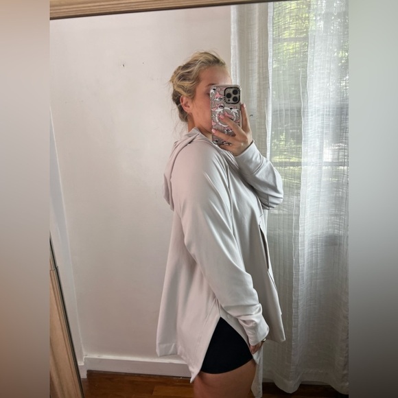 ATHLETA ABALONE GRAY GLACIER HANDKERCHIEF PONCHO small - Picture 7 of 14